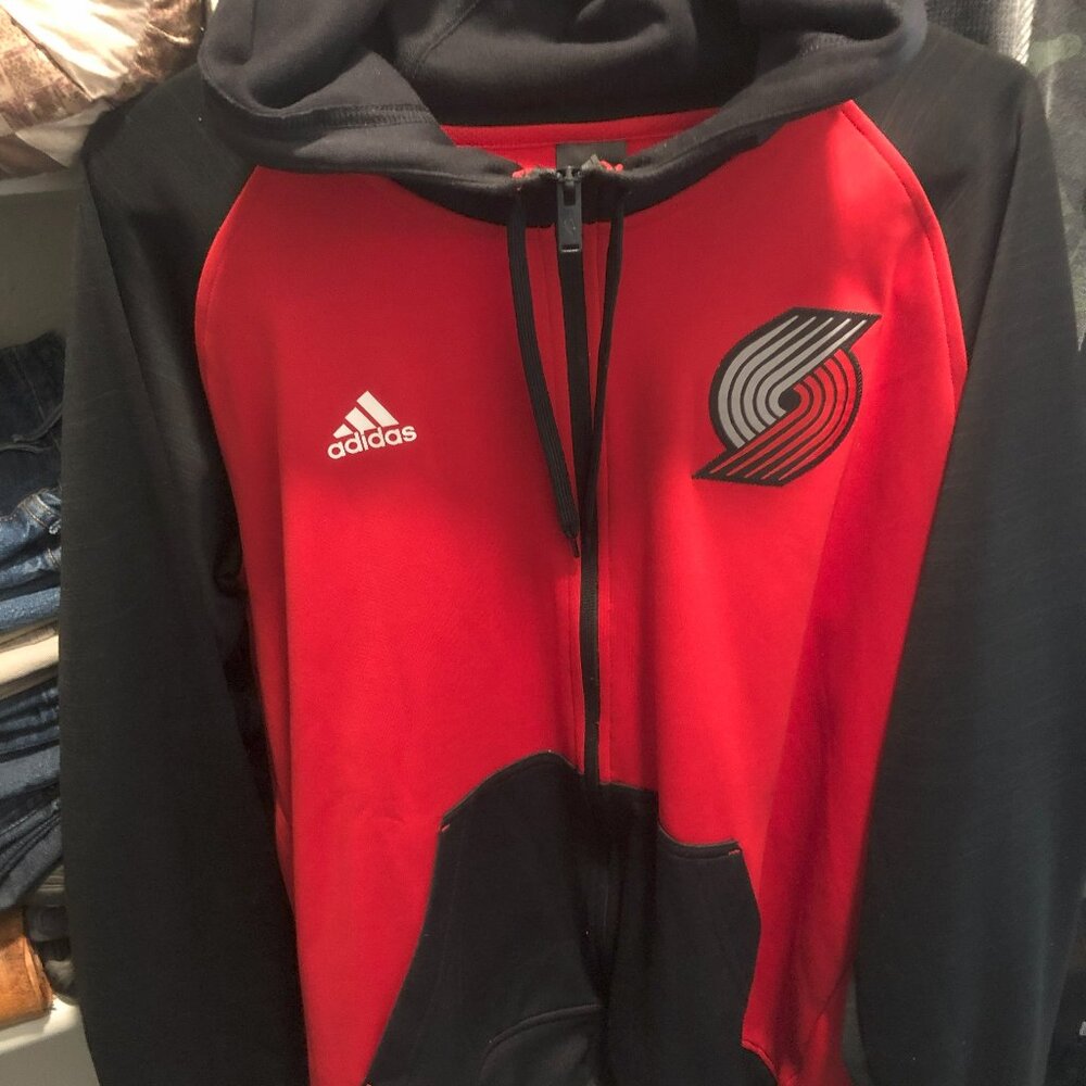 Men's Portland Trail Blazer zip up hooded sweat jacket Medium, Black and Red
